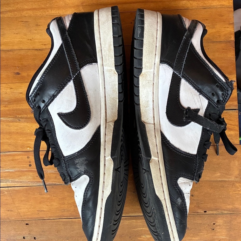 Nike Dunk Low black and white